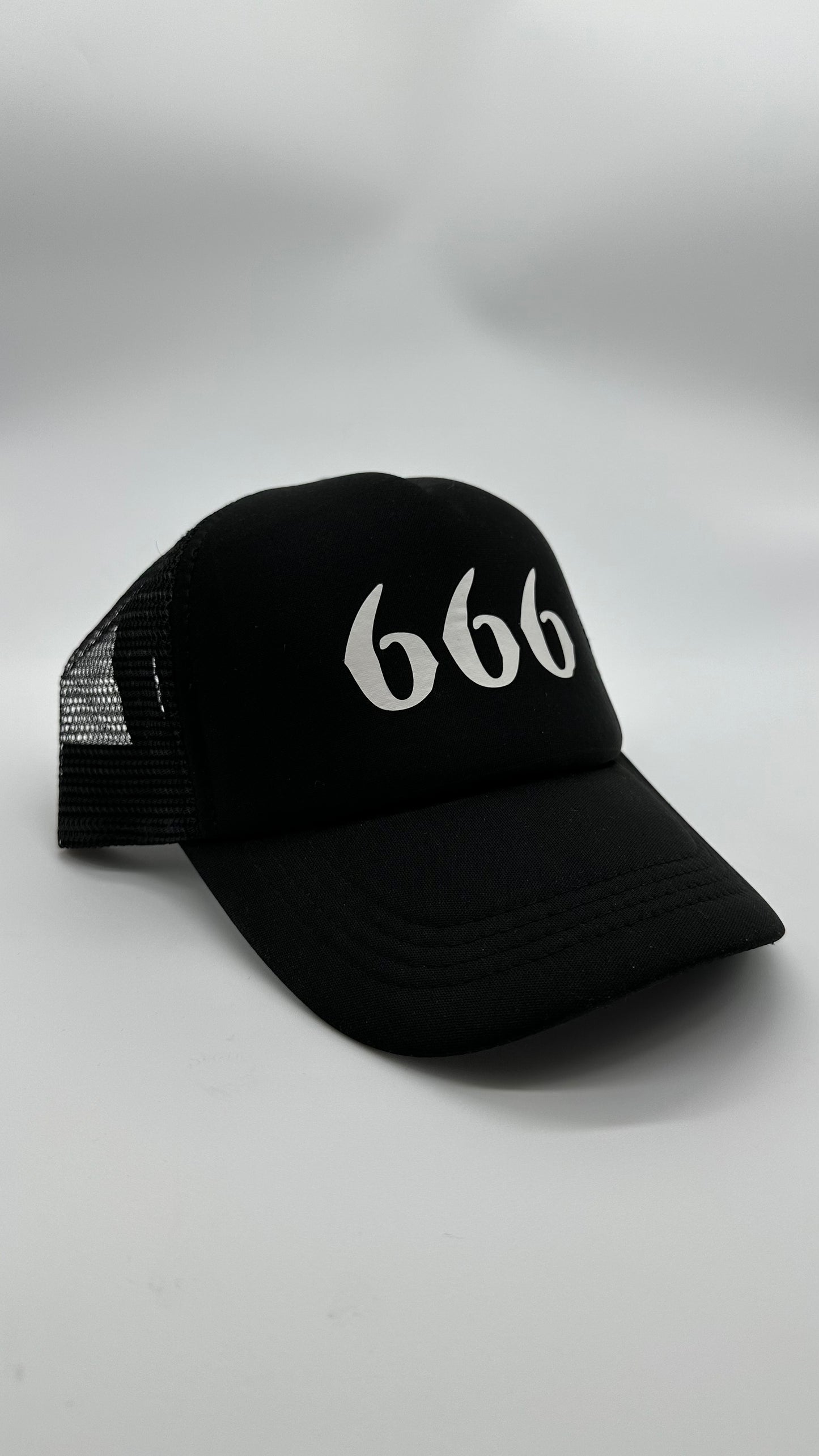 Gorra Trucker 666