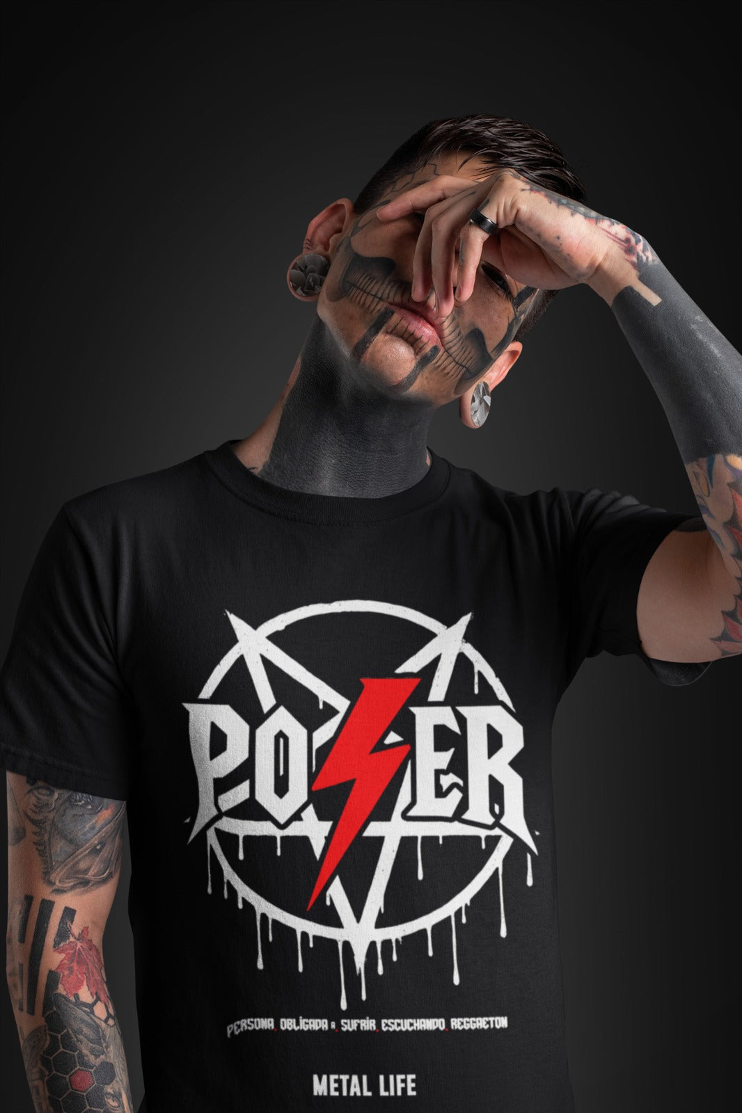 Camiseta POSER (Ed. Limitada) – Persona Obligada a Sufrir Escuchando Reggaetón