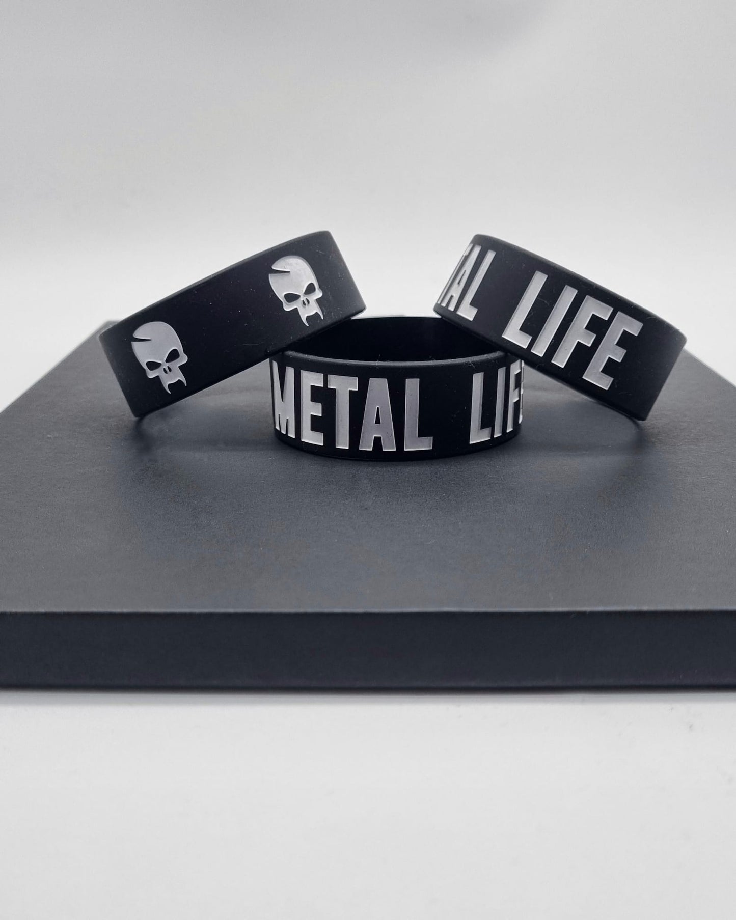 Pulsera Negra de silicona Metal Life