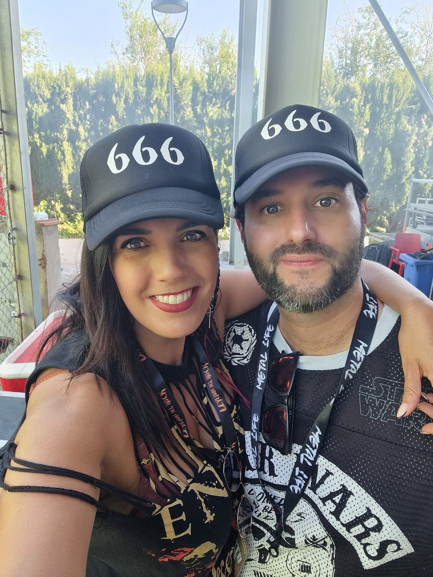 Gorra Trucker Negra 666